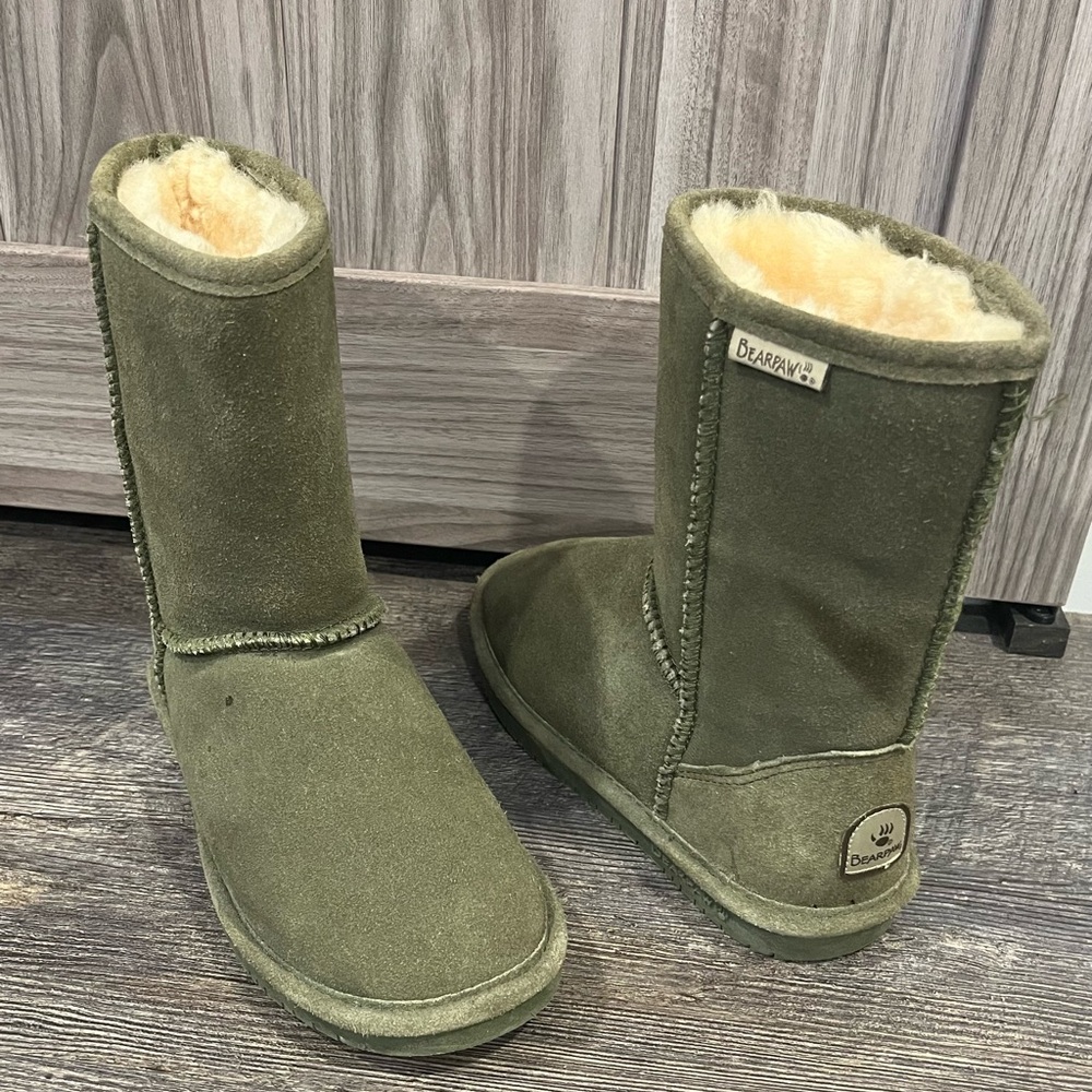 Women’s BearPaw Boots , Size 8